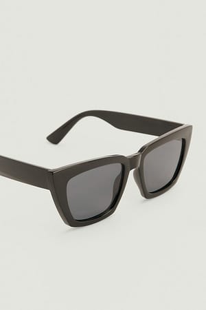 Black Normale eckige recycelte Sonnenbrille