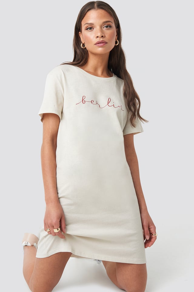 Berlin Print T-shirt Dress Dusty Light Beige
