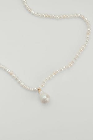 White Big Shiny Pearl Pendant Necklace
