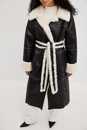 Black Długi wiązany płaszcz z detalami ze sztucznego futra