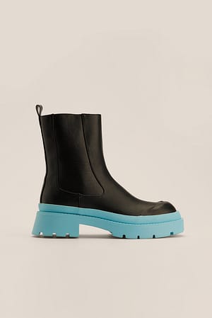 Black/Blue Vristhöga boots med detalj