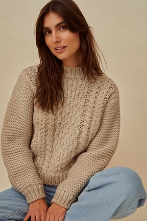 Taupe Chunky Pullover mit Zopfmuster