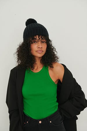 Black Masywna czapka z pomponem