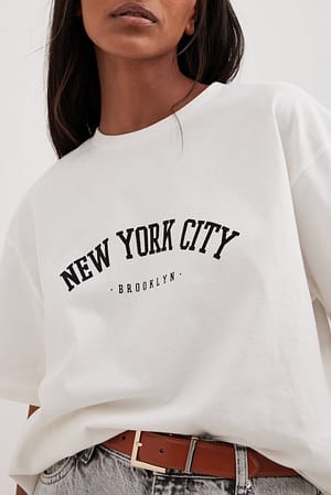 offwhite/black T-shirt med city tryck