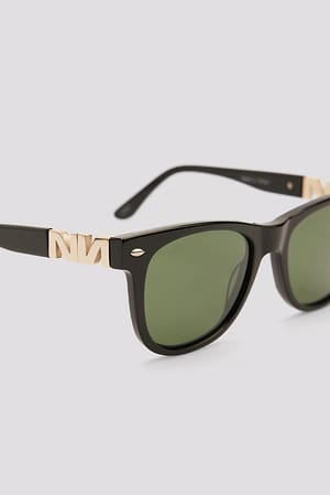 Klassiske afrundede solbriller med i Sort | NA-KD