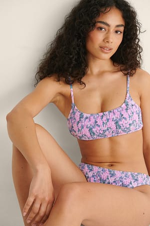 Rosey Floral Smocked-Bikini-Oberteil mit sauberem Schnitt