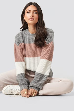 Pink/White Kolorowy Sweter W Kratkę Z Bufiastymi Rękawami