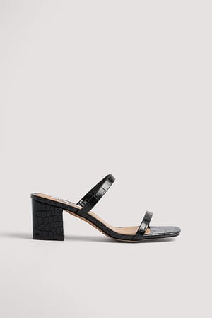 Black Sandalo Con Strappo Quadrato