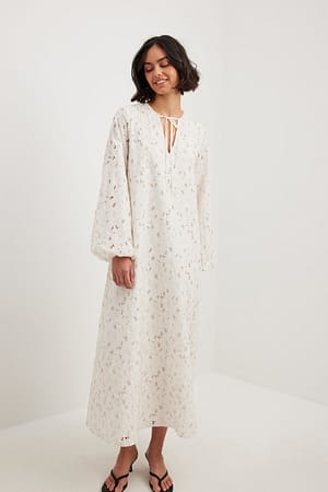 White/Beige Zwiewna dziergana sukienka maxi
