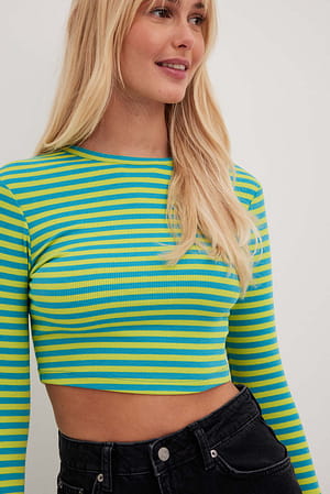 Cropped Long Sleeved Striped Top Green | NA-KD
