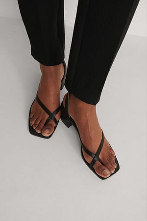 Crossed Toe Strap Sandals Black | NA-KD