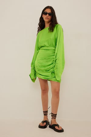 Green Satinklänning med draperad detail