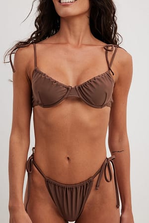 Brown Braguita de bikini de corte alto con cordón