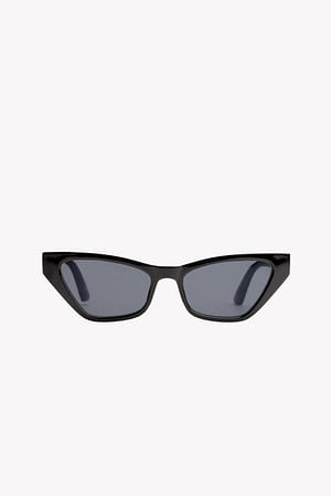 Black Edgy Cateye resirkulerte solbriller