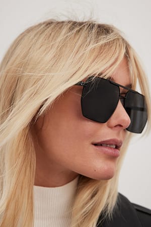 Black Edgy Pilot Sunglasses