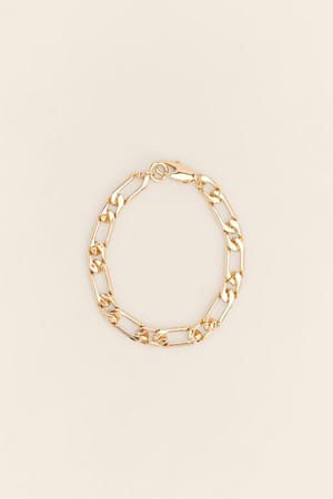 Gold Ankelkæde i genanvendt materiale med Figaro-kæde