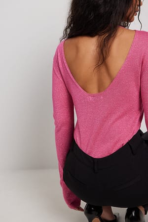 Pink Top in maglia fine con glitter e scollo sulla schiena