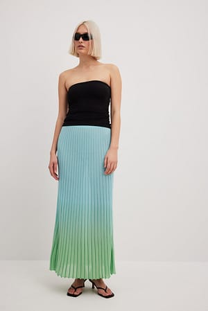 Fine Knitted Ombe Midi Skirt Outfit.