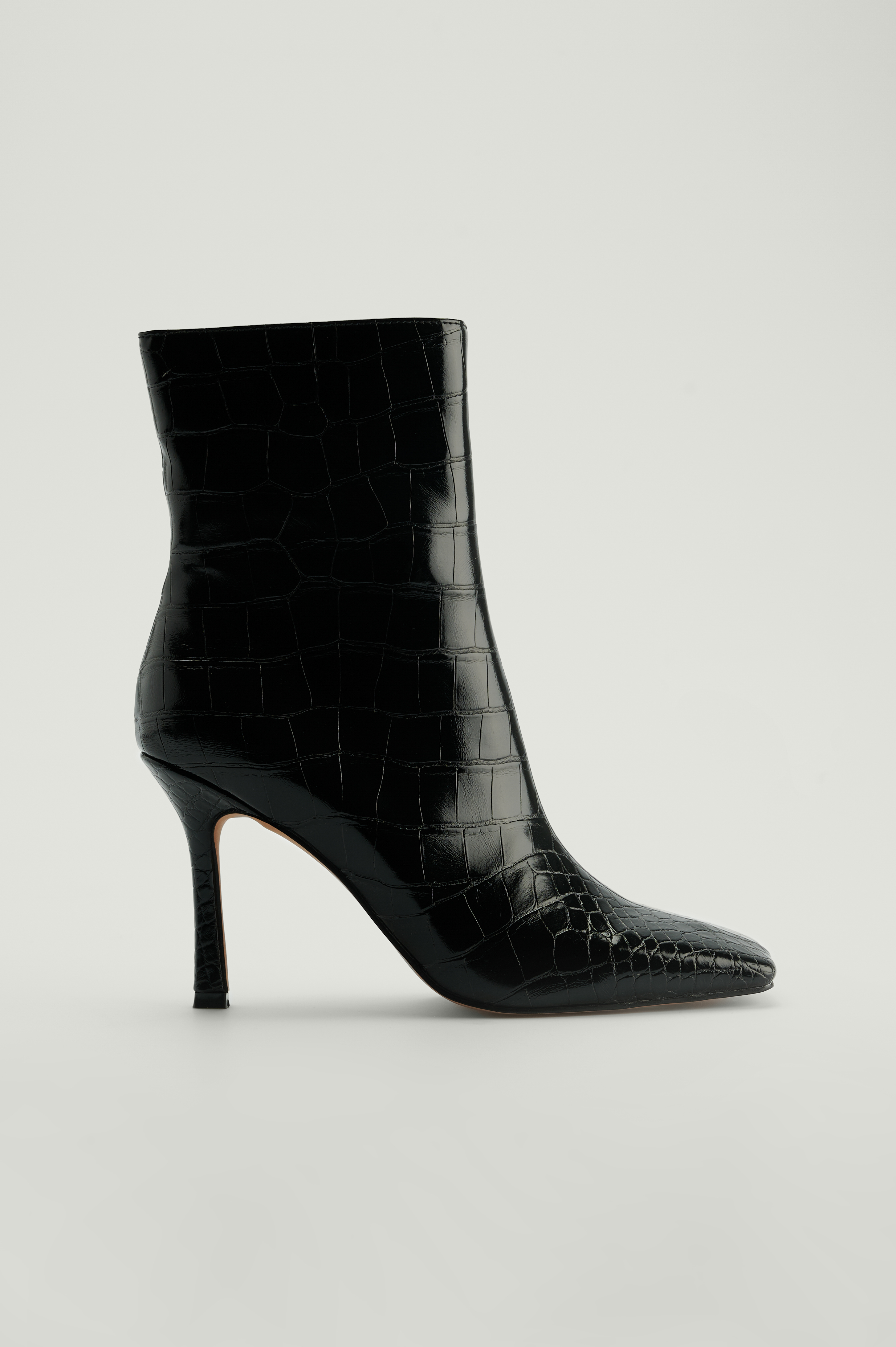 Stiletto laarzen met nauwe pasvorm Zwart | NA-KD