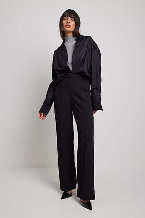 Black Eng anliegende Anzughose mit weiten Beinen