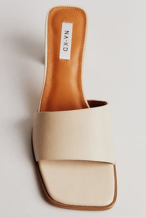 Cream Flared-malliset sandaalit Block-korolla