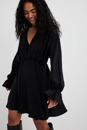 Flowy Mini LS Dress Black | NA-KD