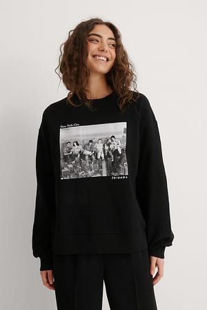 Black New York Sweater Met Ronde Hals Ballonmouwen