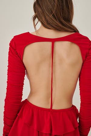 Red Vestido de costas abertas e pormenor de folhos