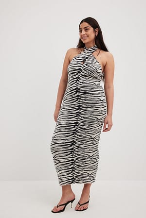 Zebra Stickad klänning med zebramönster och kryss framtill
