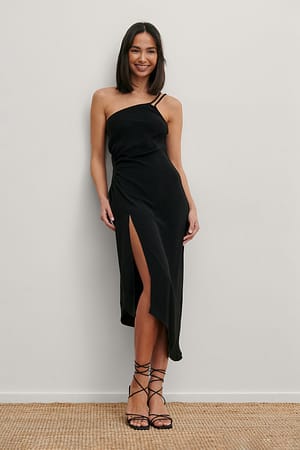 Black Recyceltes Midi-Kleid mit geraffter Taille