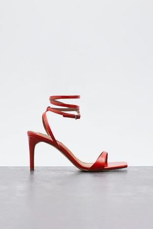 Red Glansiga högklackade sandaler