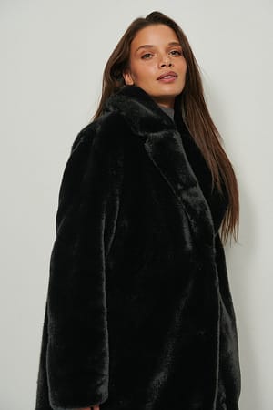 Black Faux fur frakke