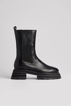 Black Chelsea boots i skinn med tung profilsåle