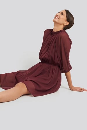 Burgundy NA-KD Boho Plisseret kjole med elastisk talje