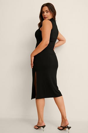 Black Resirkulert langermet kjole med høy ribbehals