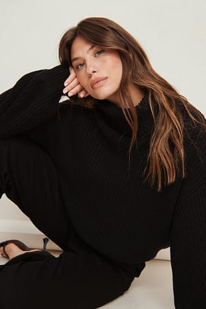 Black Turtle Neck Short Knitted Sweater