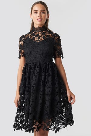 Black Sukienka Koronkowa Z Krótkim Rękawem