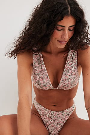 Beige Flower Lace Trekantet bikinitop med høj benudskæring