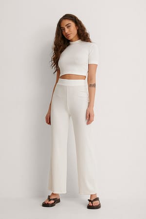 Offwhite Recycelte gerippte gerade Hose mit hoher Taille