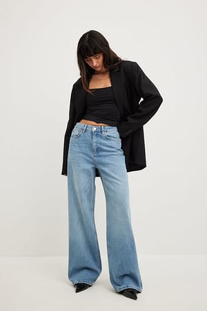 Weite Jeans mit hoher Taille Blau | NA-KD