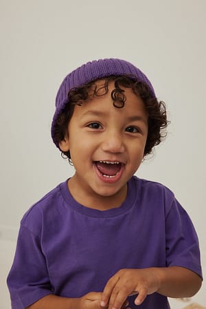 Purple Ekologisk stickad beanie för barn