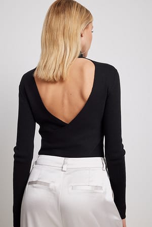 Black Strikket sweater med krydsdetalje på ryg