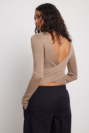 Taupe Dzianinowy sweter ze skrzyżowaniem na plecach