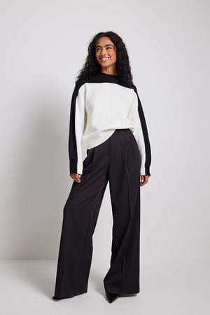 Black/White Sweter z dzianiny w kontrastowe kolory