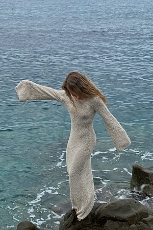Light Beige Dzianinowa sukienka maxi z odkrytymi plecami