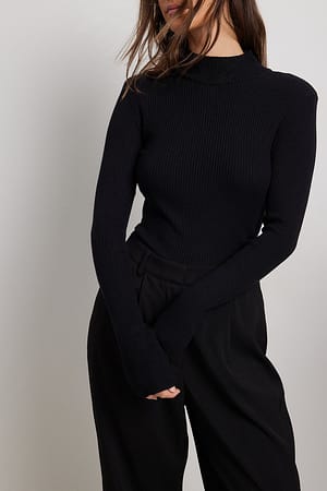 Black Strikket sweater med skulderpuder