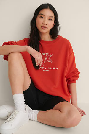 Red Wellness Looney Tunes Oversize-Pullover