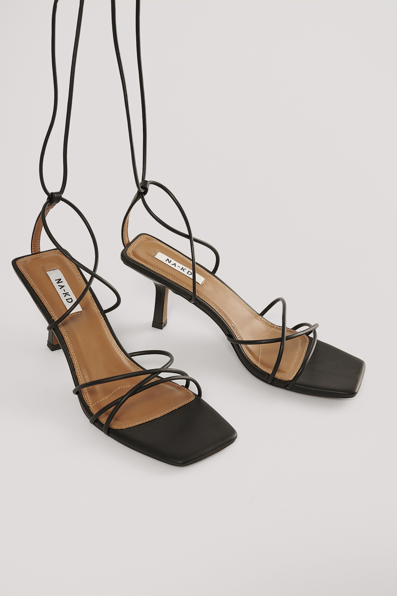 Sandalen met touwtjes | Witte hakken met touwtjes | NA-KD