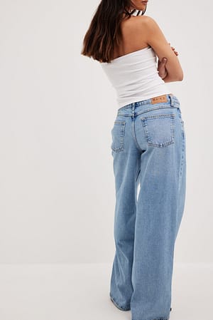 Light Blue Jeans met lage taille en wijde pijpen en naaddetails