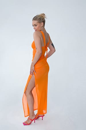 Orange Drapert mesh-kjole med en skulder